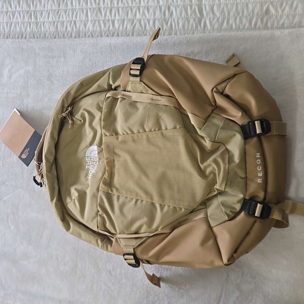 New With Tags! The North Face Women's  Recon Backpack